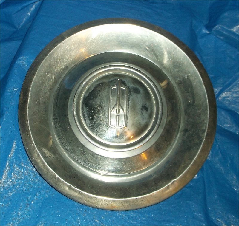 61 olds hubcap